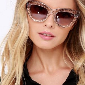 Quay Australia STEEL CAT Cut Out Cat Eye Sunglasses in Silver w/case